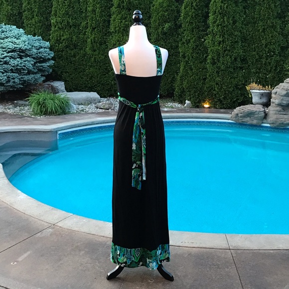 Flowy Maxi Dress with V-Halter Neckline - Picture 8 of 12